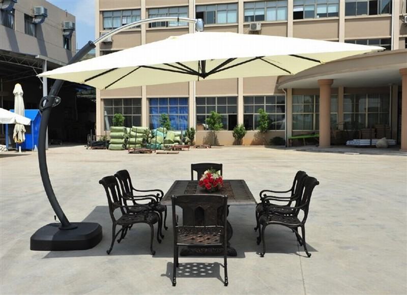 How can a sun umbrella be mounted on a table?(pic1)